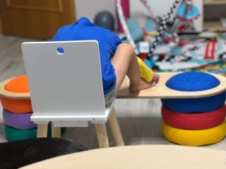 Každé dítě to má jinak🤗 Některé se nemohou návratu do školy/školky dočkat, jiné by nejraději dva roky prázdnin a ještě...