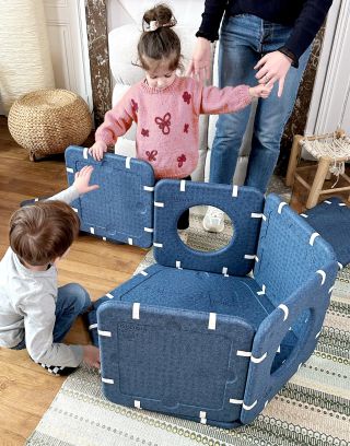 Pamatujete si tu radost, když jste jako děti stavěli pevnosti z polštářů? 🏰✨ Tahle magnetická stavebnice je přesně tohle -...